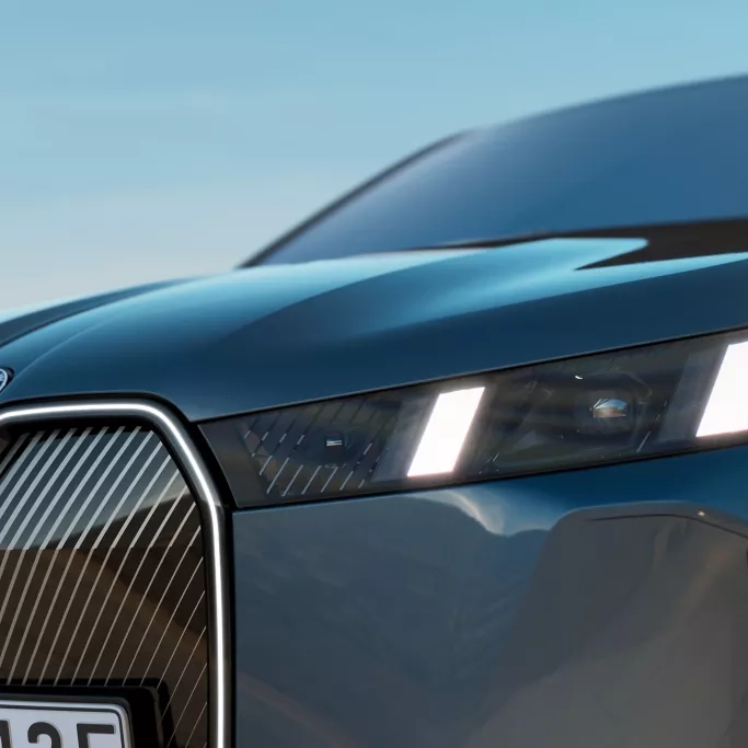 BMW X3 vue avant calendre et phare