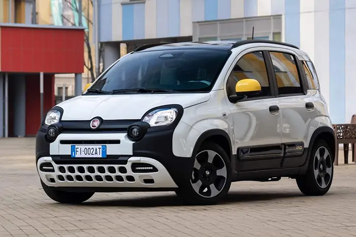 Fiat Panda Hybride vue trois quart avant